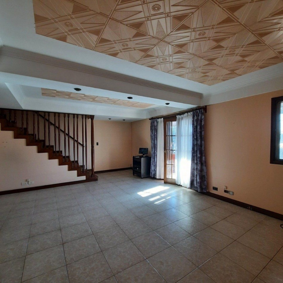 Chalet en Ph con garaje doble y parque