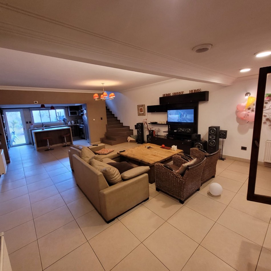 Chalet 4 ambientes reciclada en el corazon de Chauvin