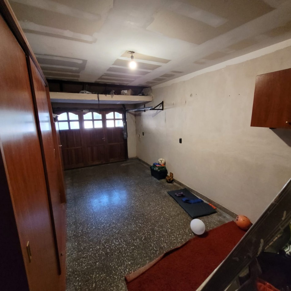 Chalet 4 ambientes reciclada en el corazon de Chauvin