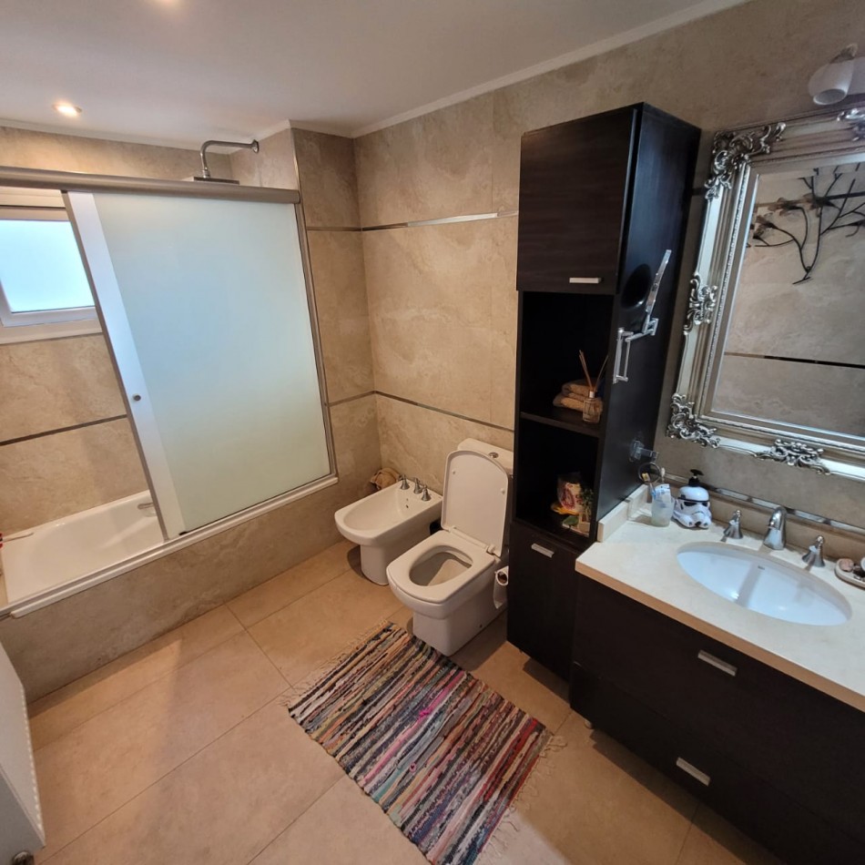 Chalet 4 ambientes reciclada en el corazon de Chauvin