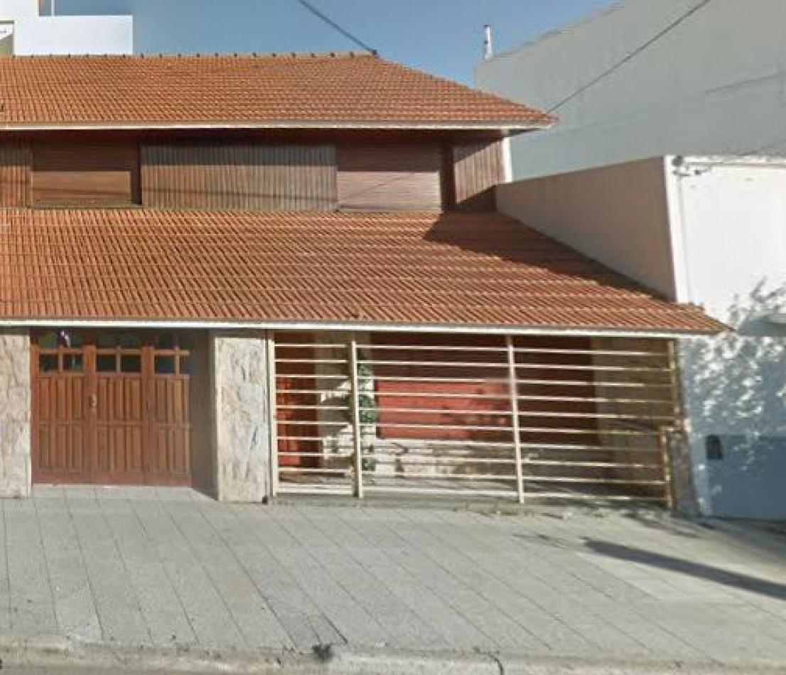 Chalet 4 ambientes reciclada en el corazon de Chauvin