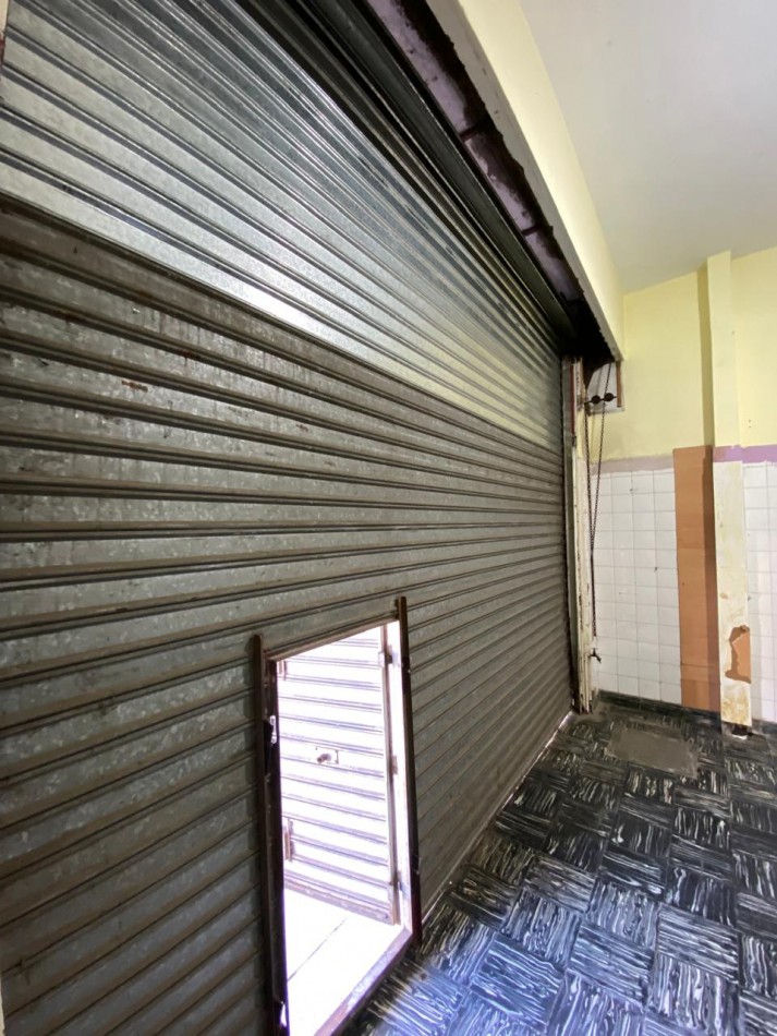 Venta local comercial sobre Av Colon