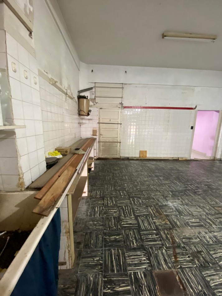 Venta local comercial sobre Av Colon