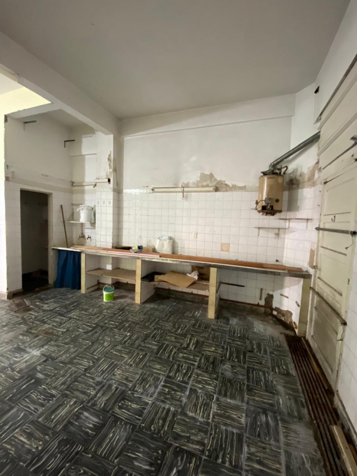 Venta local comercial sobre Av Colon