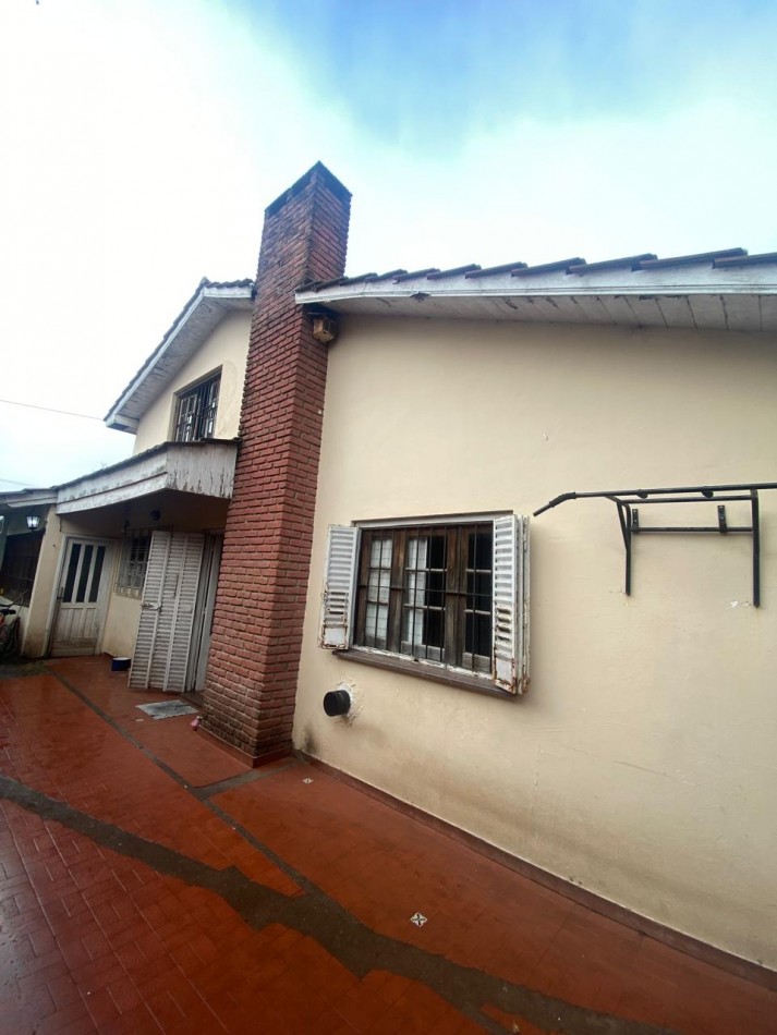 Chalet 3 ambientes con jardin y garaje, barrio Caisamar