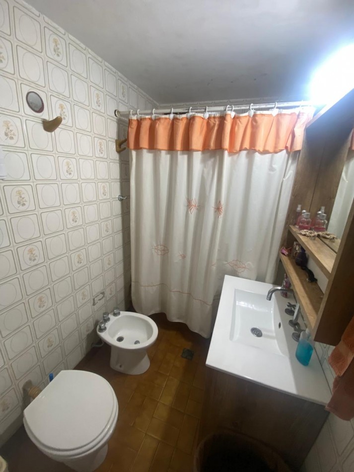 Chalet 3 ambientes con jardin y garaje, barrio Caisamar