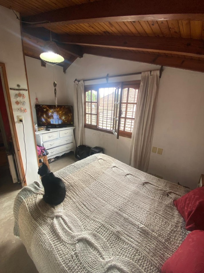 Chalet 3 ambientes con jardin y garaje, barrio Caisamar