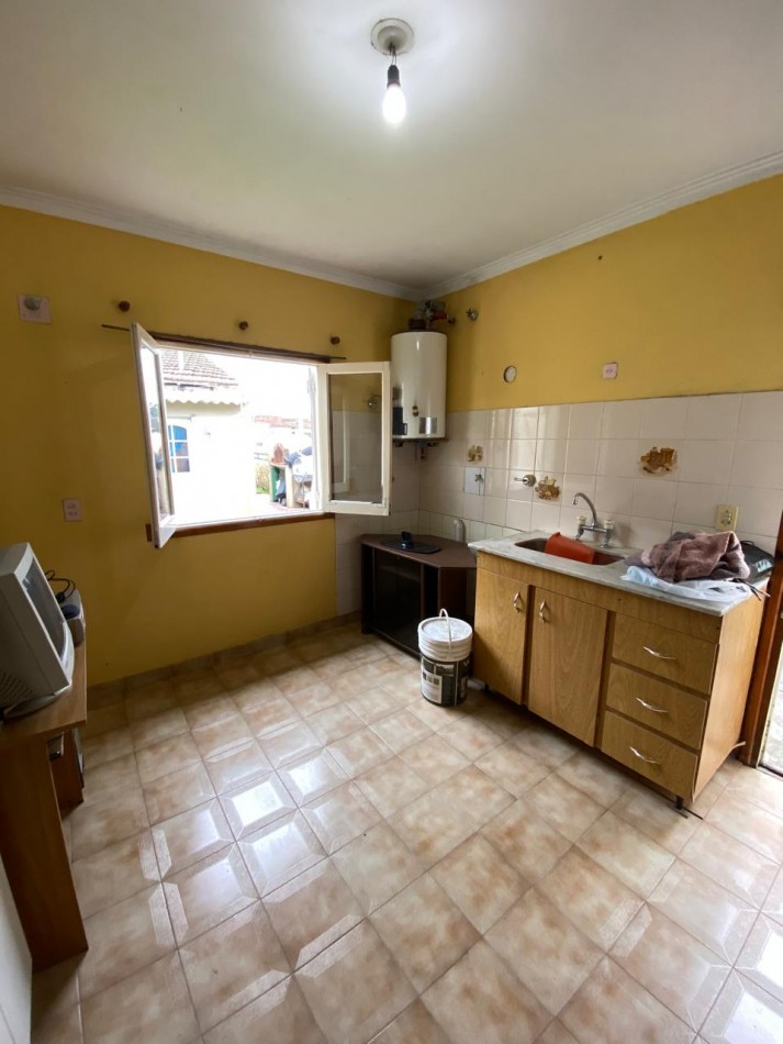 Casa 3 ambientes + departamento 2 ambientes.