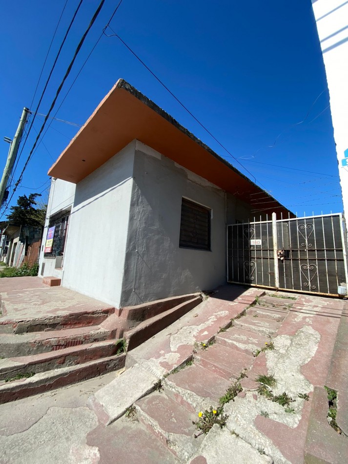 2 propiedades para emprendimiento sobre Av. Luro