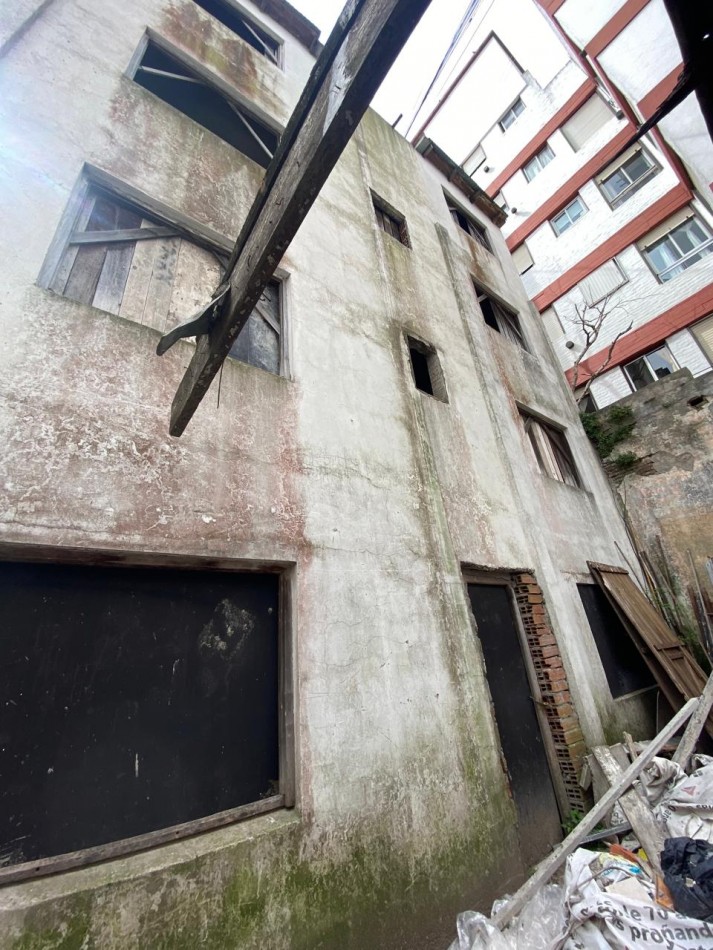 Lote con construccion para emprendimiento, zona Fasta