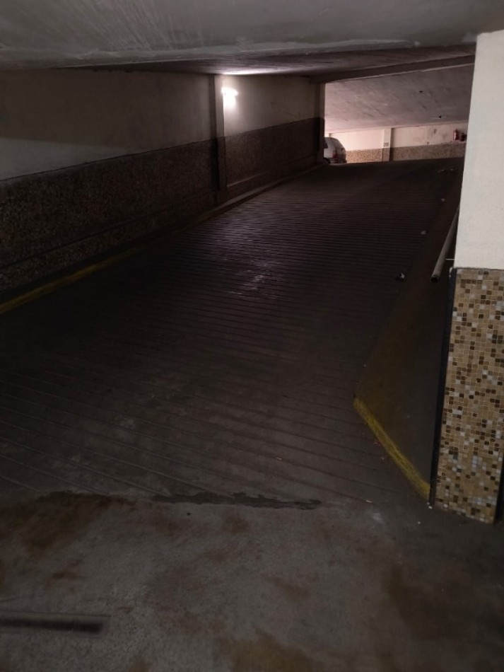 Cochera fija para 2 autos, zona Plaza Colon