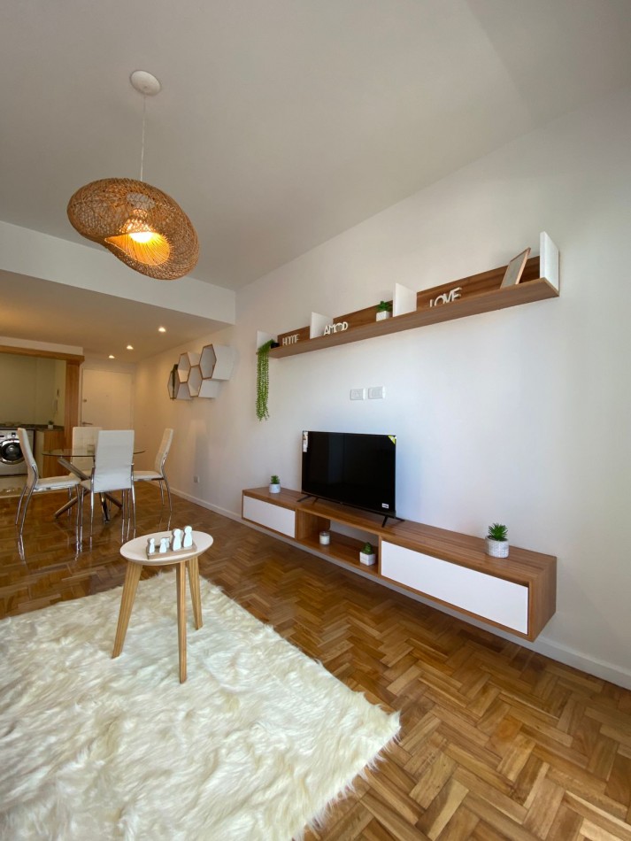 Departamento 3 ambientes a la calle con balcon RECICLADO