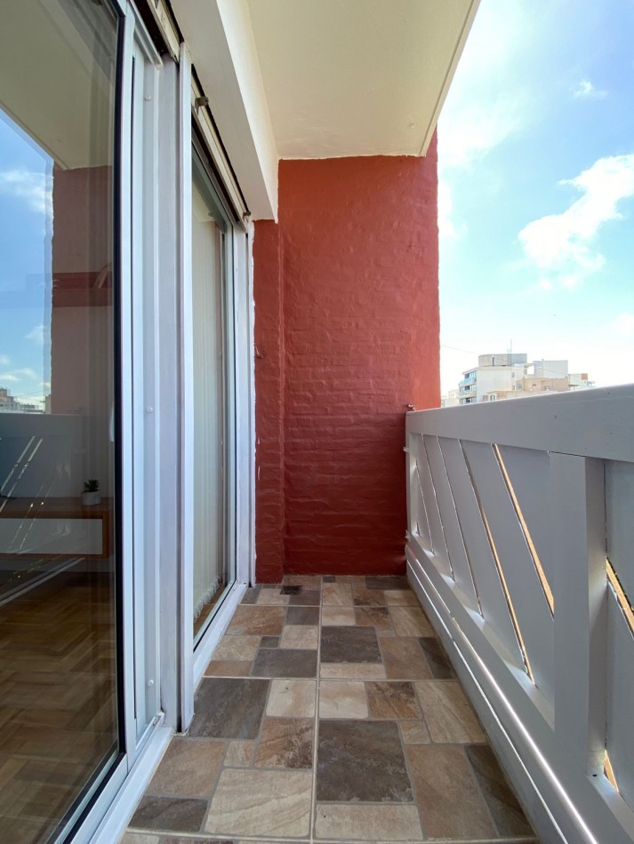 Departamento 3 ambientes a la calle con balcon RECICLADO