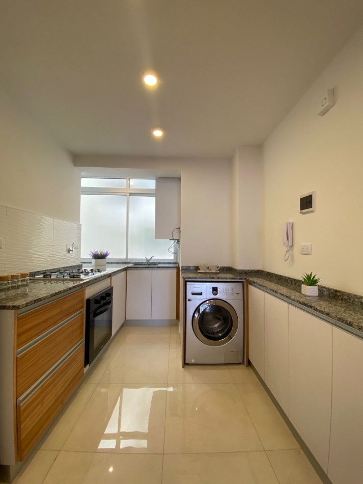 Departamento 3 ambientes a la calle con balcon RECICLADO