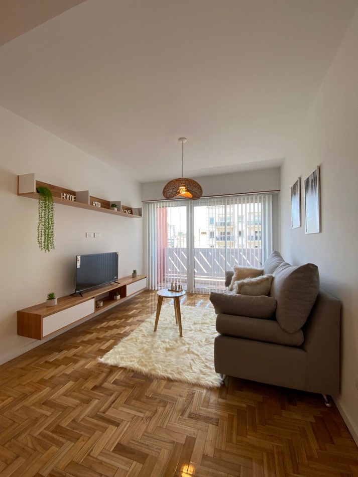 Departamento 3 ambientes a la calle con balcon RECICLADO