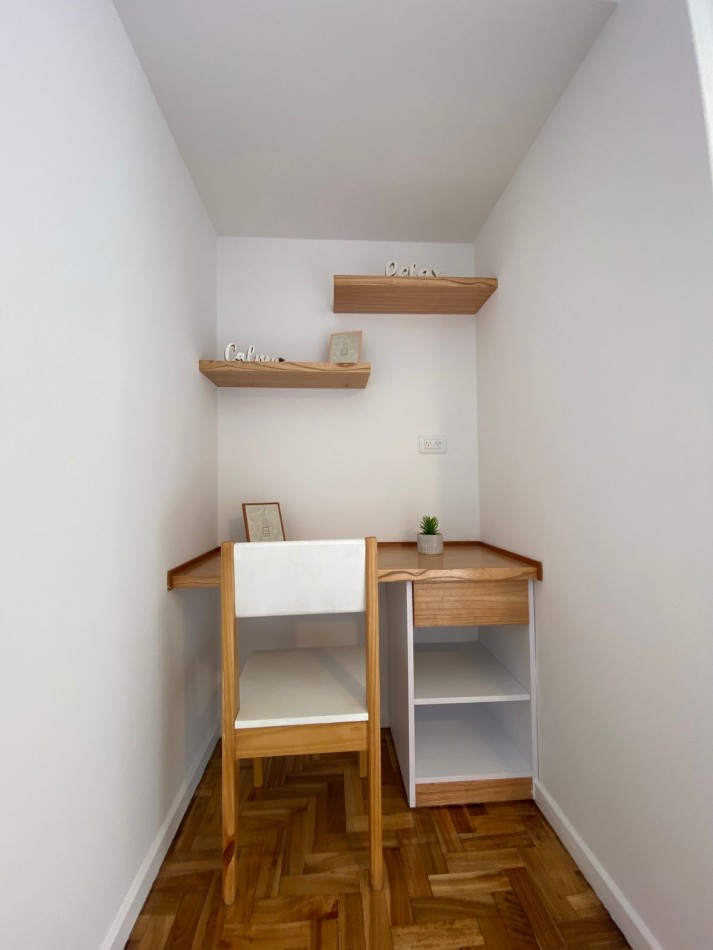 Departamento 3 ambientes a la calle con balcon RECICLADO
