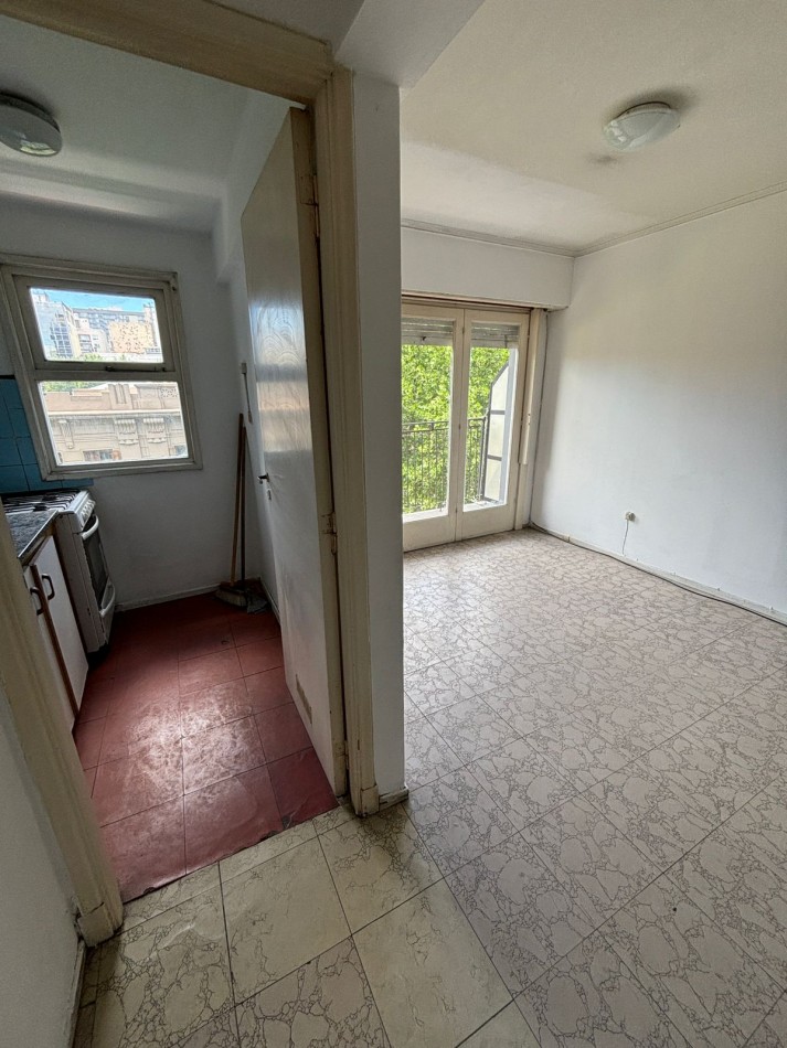 Ambiente al frente con balcon, zona Punta Iglesia