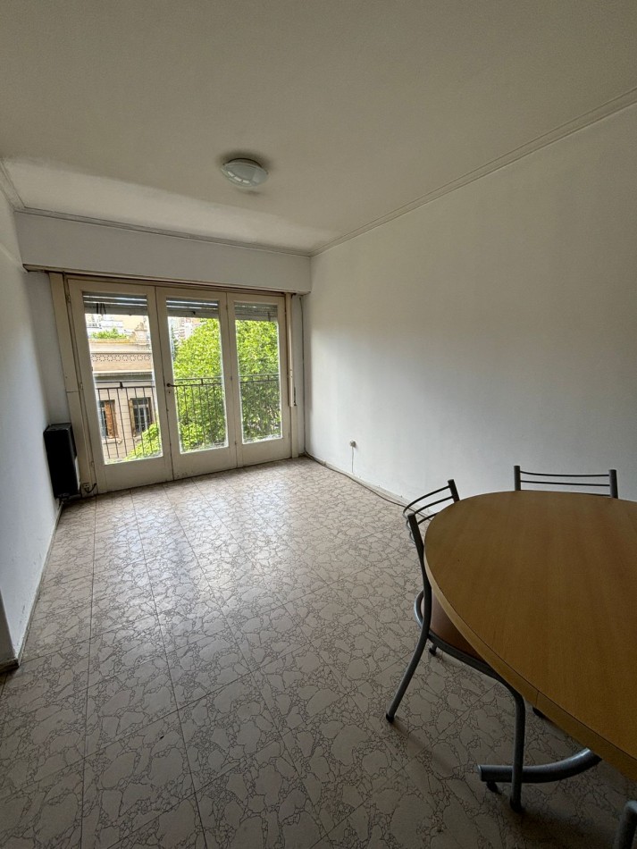 Ambiente al frente con balcon, zona Punta Iglesia