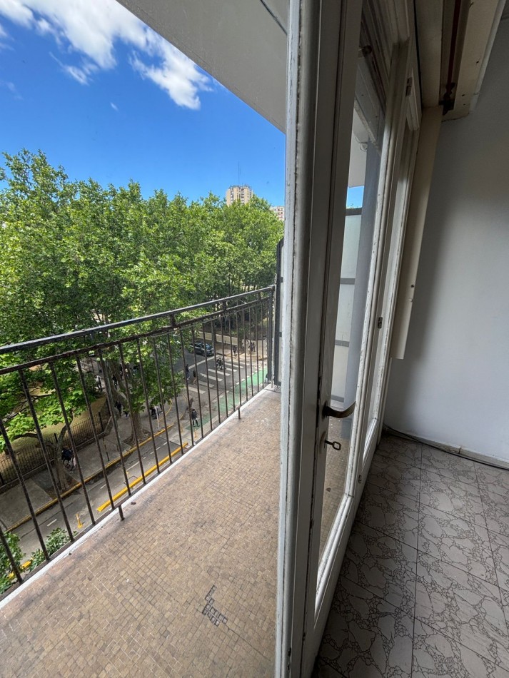 Ambiente al frente con balcon, zona Punta Iglesia