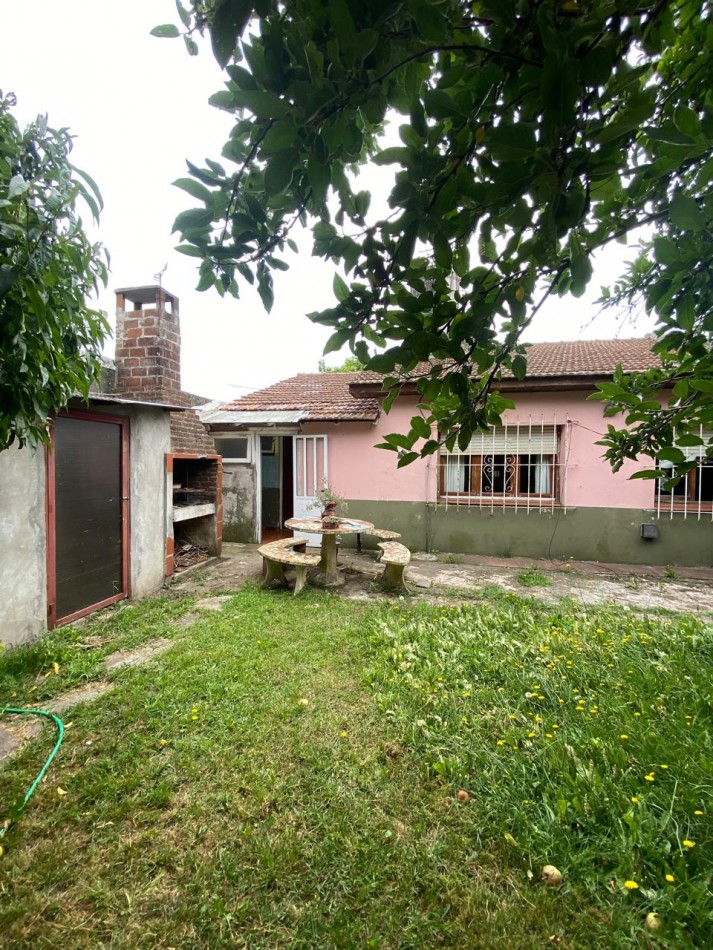 Casa 4 ambientes, garaje y parque, barrio El Progreso