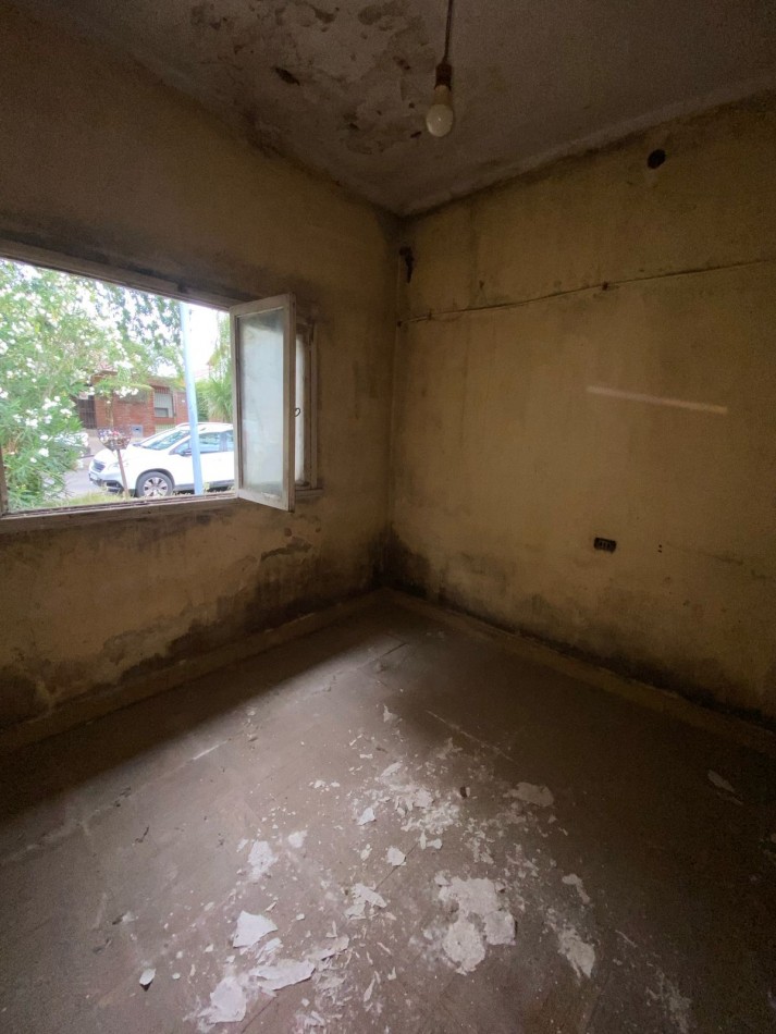 Casa 3 ambientes a reciclar/demoler, barrio 9 de Julio