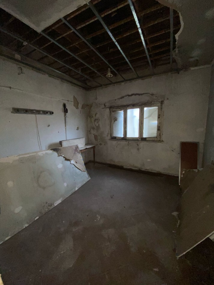 Casa 3 ambientes a reciclar/demoler, barrio 9 de Julio