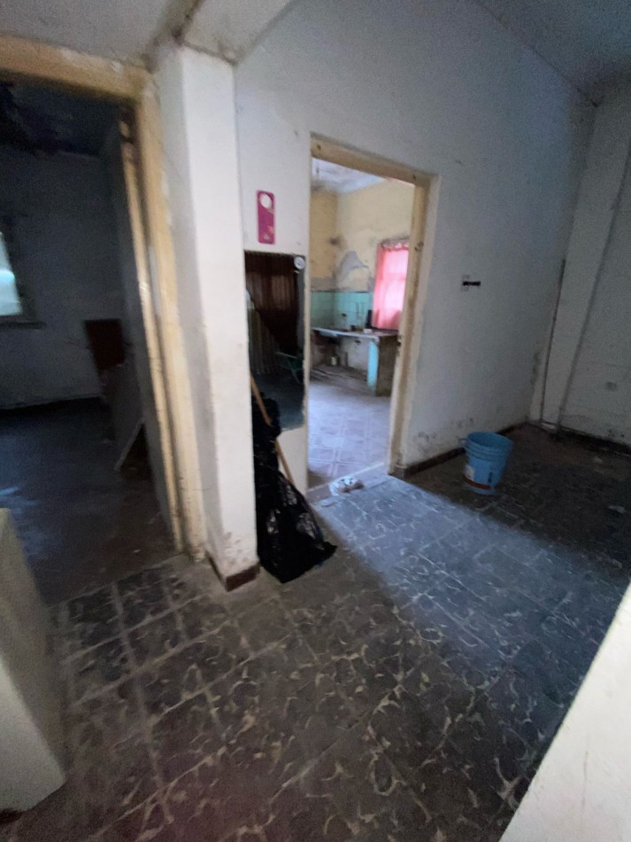 Casa 3 ambientes a reciclar/demoler, barrio 9 de Julio