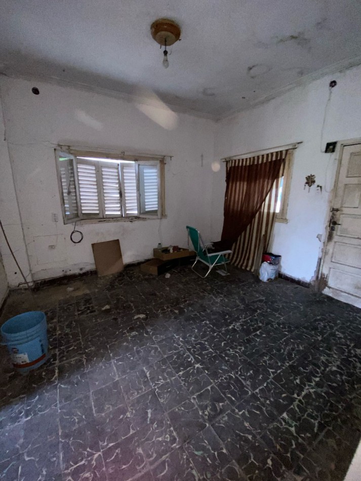 Casa 3 ambientes a reciclar/demoler, barrio 9 de Julio