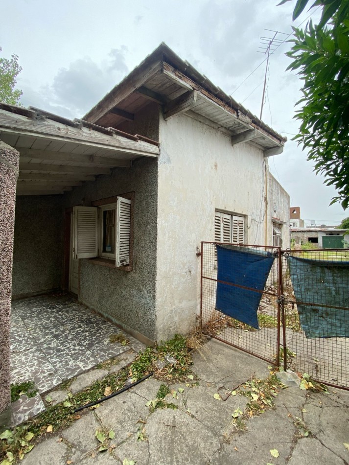 Casa 3 ambientes a reciclar/demoler, barrio 9 de Julio