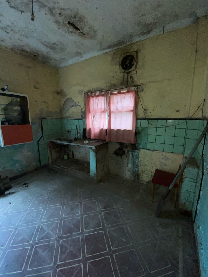Casa 3 ambientes a reciclar/demoler, barrio 9 de Julio