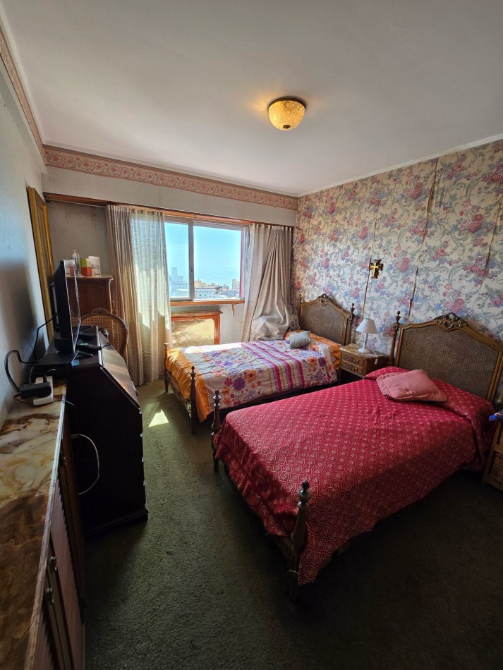 VENTA departamento 3 amb con dependencia, cochera y vista al mar en zona Centro