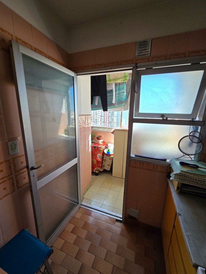VENTA departamento 3 amb con dependencia, cochera y vista al mar en zona Centro