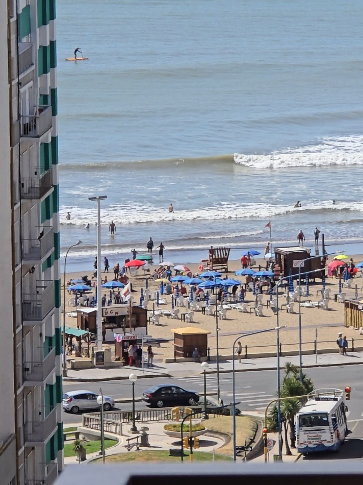 VENTA departamento 3 amb con dependencia, cochera y vista al mar en zona Centro