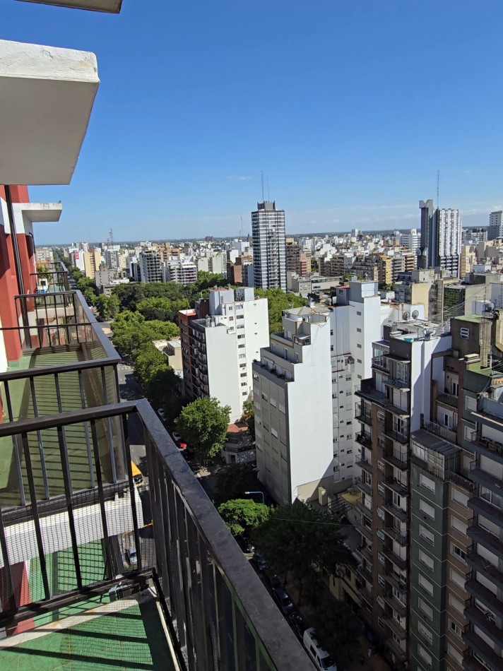 VENTA departamento 3 amb con dependencia, cochera y vista al mar en zona Centro