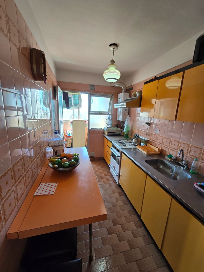VENTA departamento 3 amb con dependencia, cochera y vista al mar en zona Centro