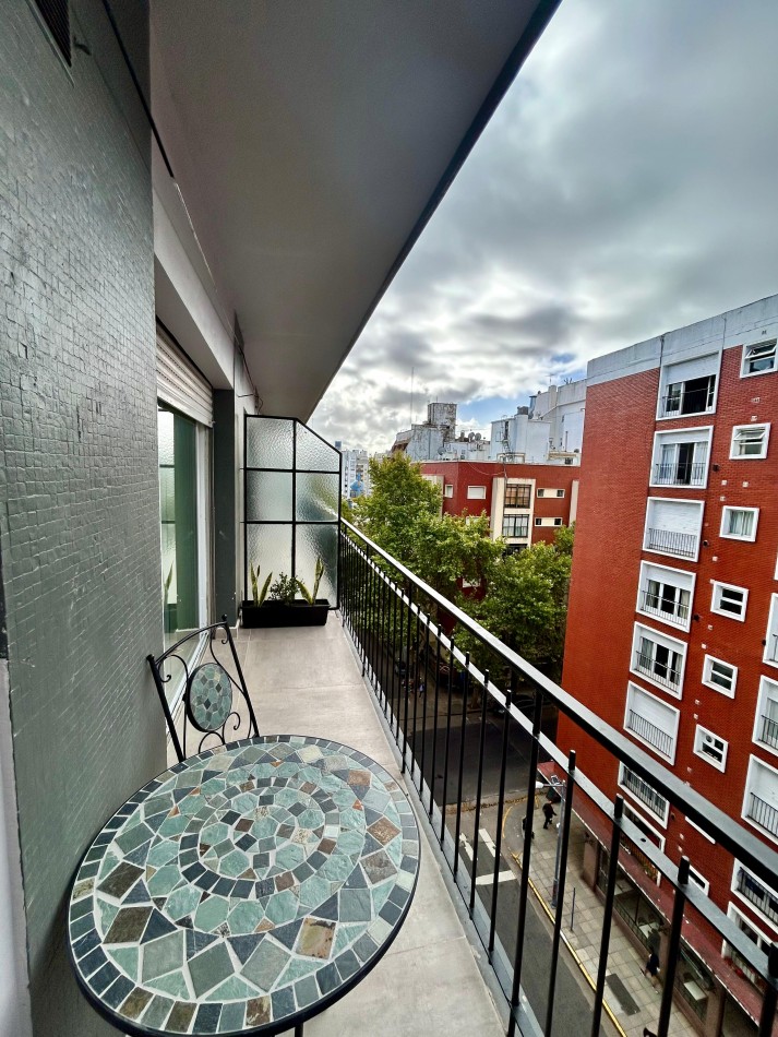 Ambiente al frente con balcon, zona Centro