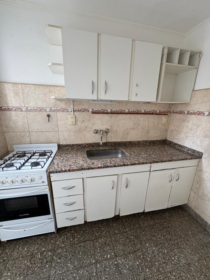 Departamento 2 amb con cochera Z/Aldrey
