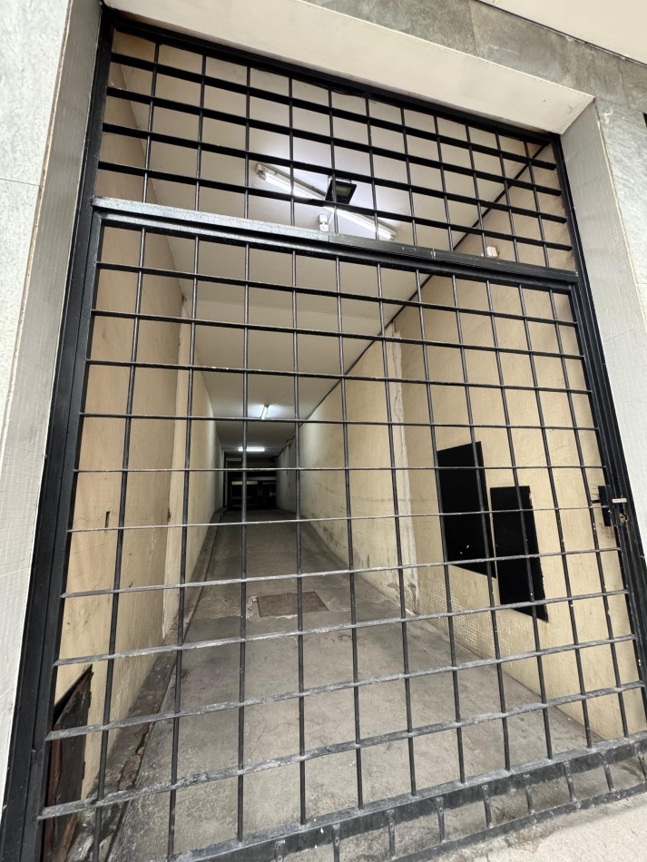 2 amb c/ dependencia, patio y espacio de cochera, zona Paseo Aldrey