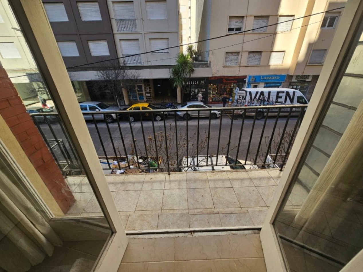 3 ambientes c/ dependencia y balcon, zona Centro 