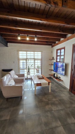 Venta PH independiente 4 ambientes garage y jardin