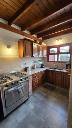 Venta PH independiente 4 ambientes garage y jardin