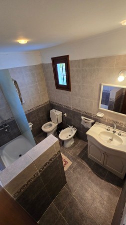 Venta PH independiente 4 ambientes garage y jardin