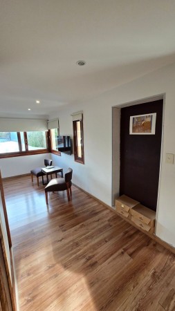 Venta PH independiente 4 ambientes garage y jardin