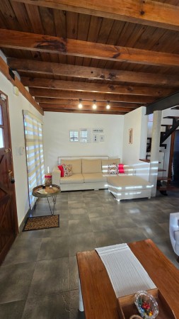 Venta PH independiente 4 ambientes garage y jardin