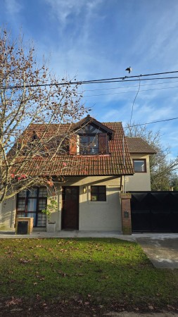 Venta PH independiente 4 ambientes garage y jardin