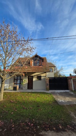 Venta PH independiente 4 ambientes garage y jardin
