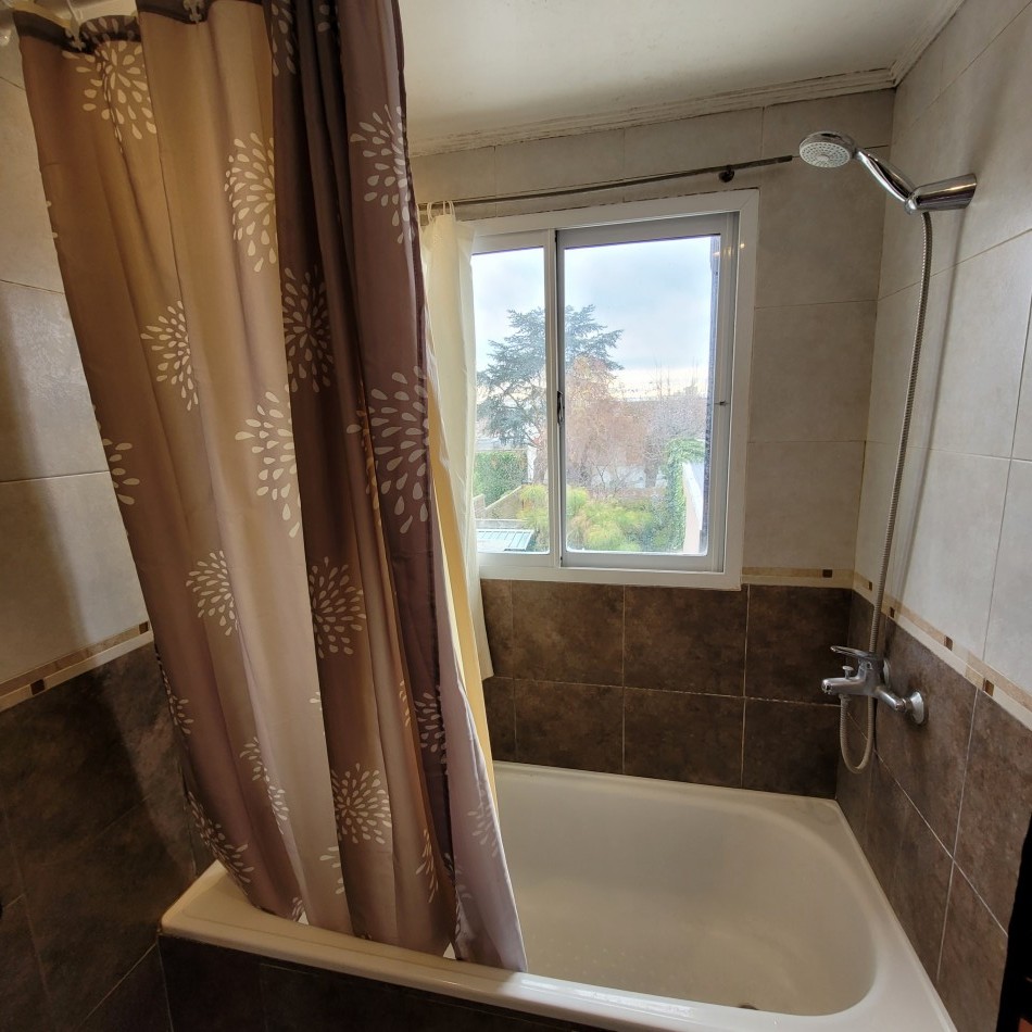Duplex moderno 3 ambientes, barrio Los Pinares
