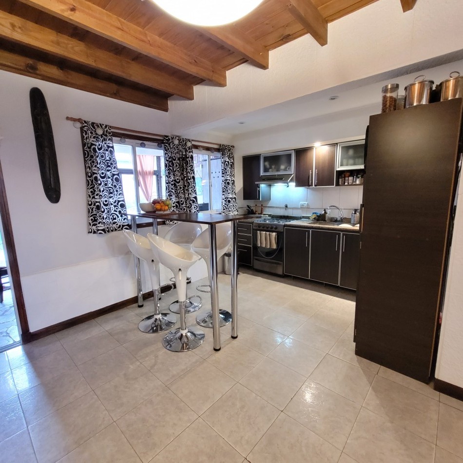 Duplex moderno 3 ambientes, barrio Los Pinares