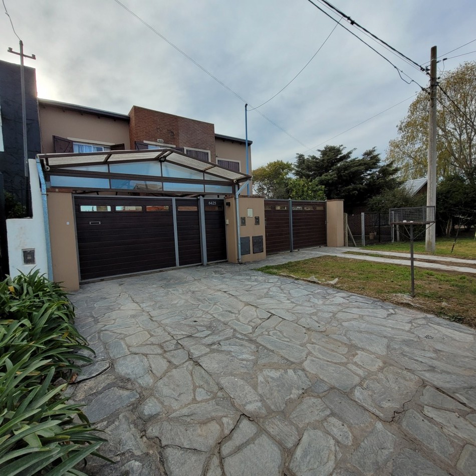 Duplex moderno 3 ambientes, barrio Los Pinares