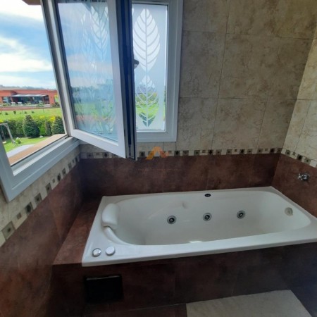 Casa 5 amb con piscina estilo moderno. Arenas del Sur